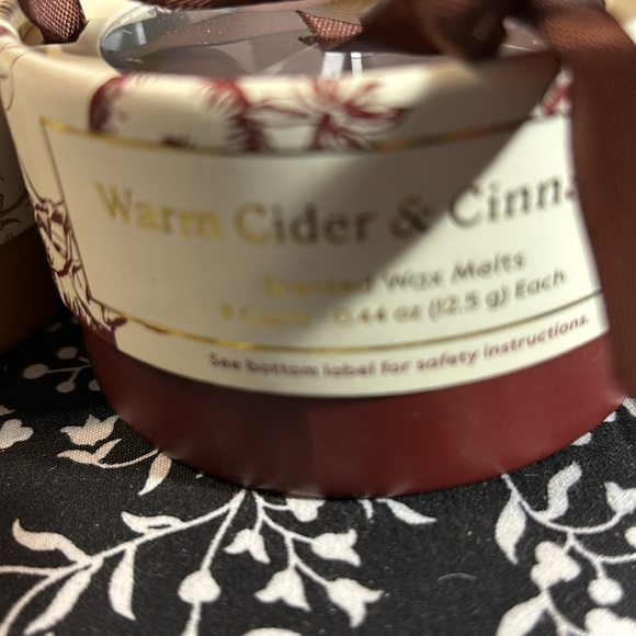 Brand New threshold Fall wax melts two different scents - - Picture 2 of 3